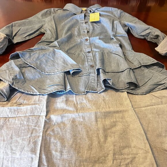 Asymmetrical Ruffle Hem Button-Down Chambray Tunic Top Women Veeveret - Picture 4 of 5